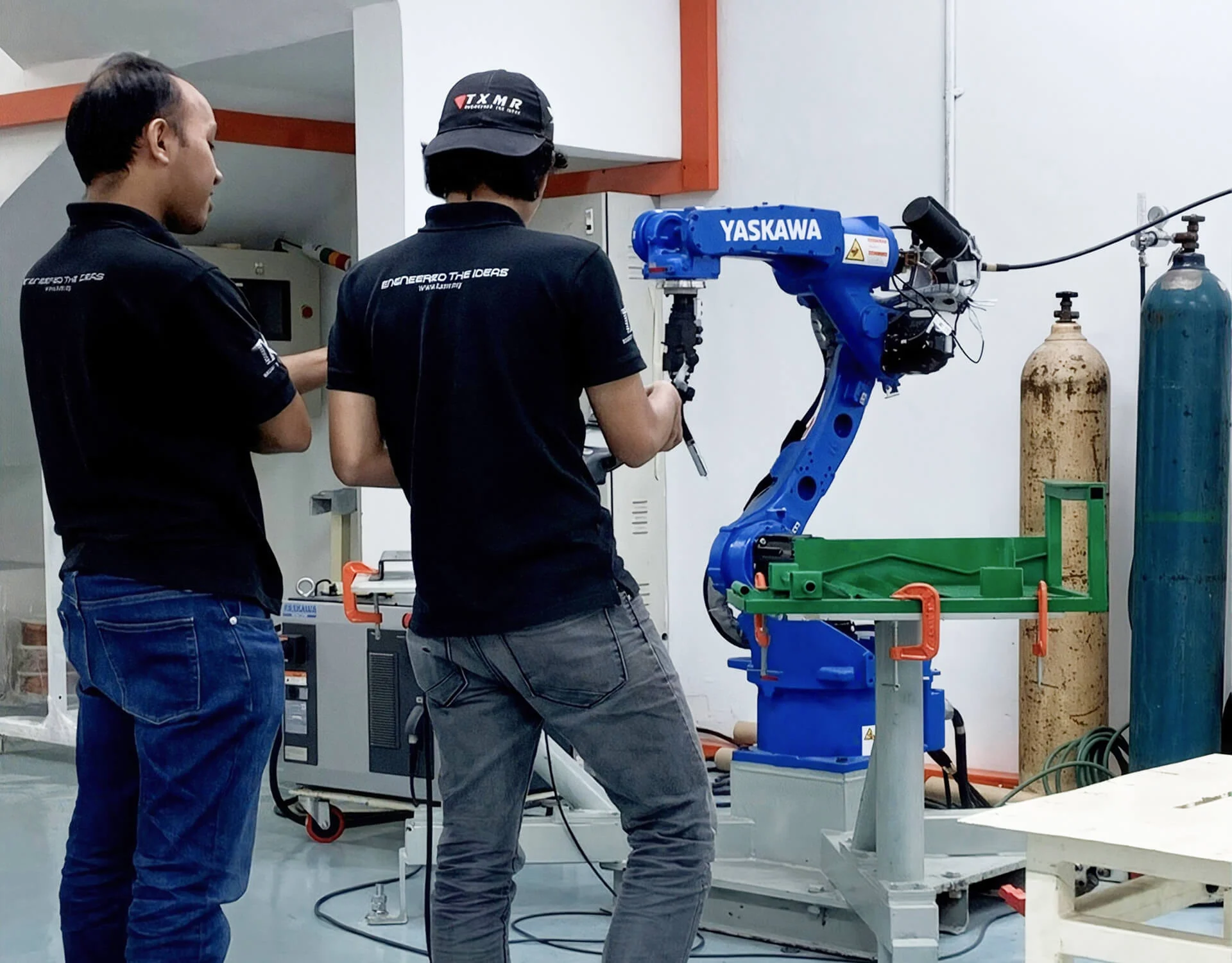 Introduction Course Related to Integrated Industrial Robotic System Set-Up 2
